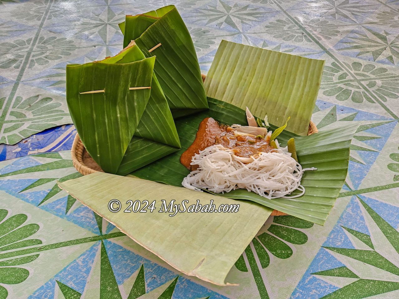 Pecal wrapped in banana leaves