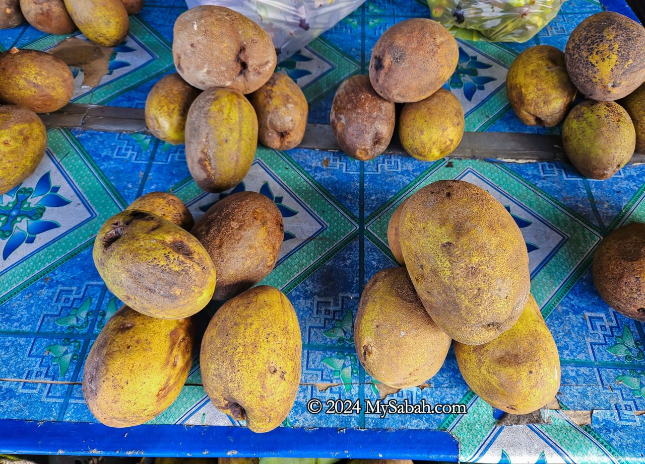 Beluno fruits for sale