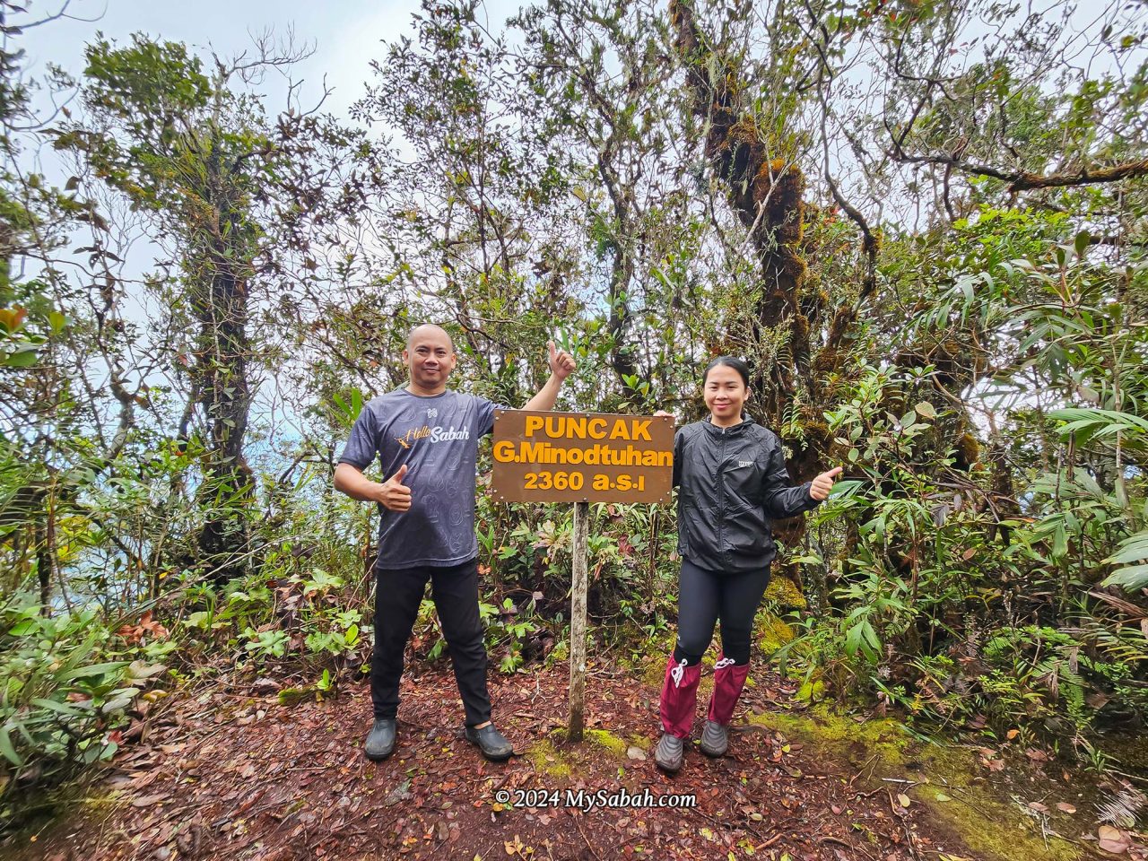 Finally we reached the peak of Mount Minodtuhan (Gunung Minodtuhan) after nearly 5 hours of climbing.